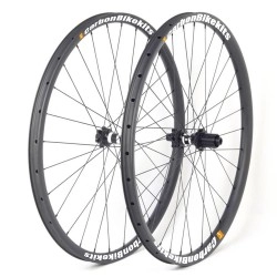 Ultralight  999g 29er MTB Carbon Wheelset 33x20mm inner Width 27mm Tubeless Hookless Asymmetric