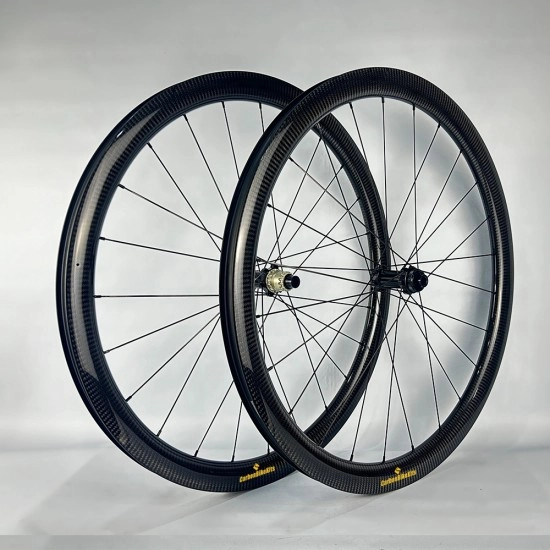 Ultraleicht 700C 45x31mm Symmetrische Carbon Tubeless Gravel / CX Felge mit großer Lochmittenabstand